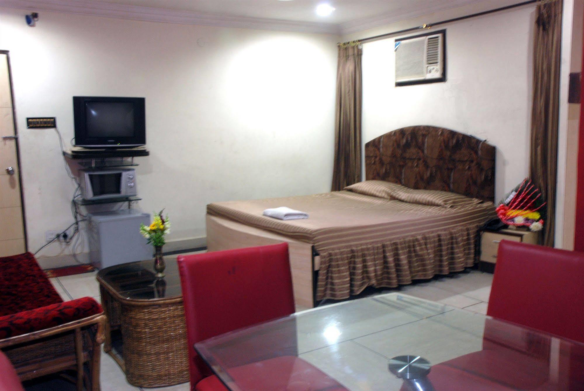 Shila International Hotel Calcutta Exterior foto