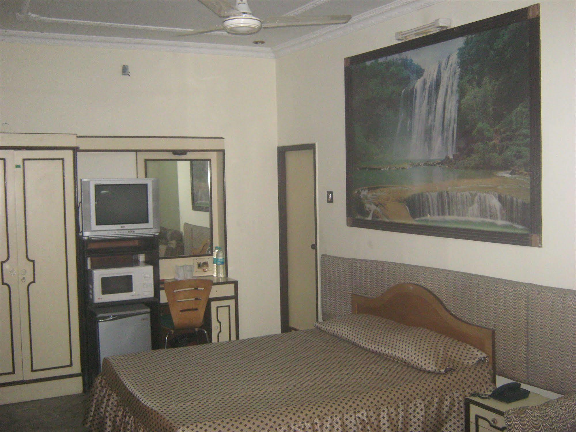 Shila International Hotel Calcutta Exterior foto