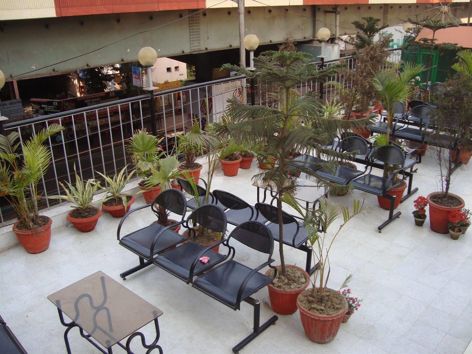 Shila International Hotel Calcutta Exterior foto